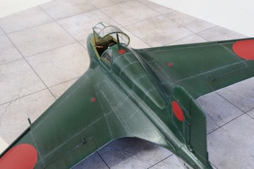 close up J8M1