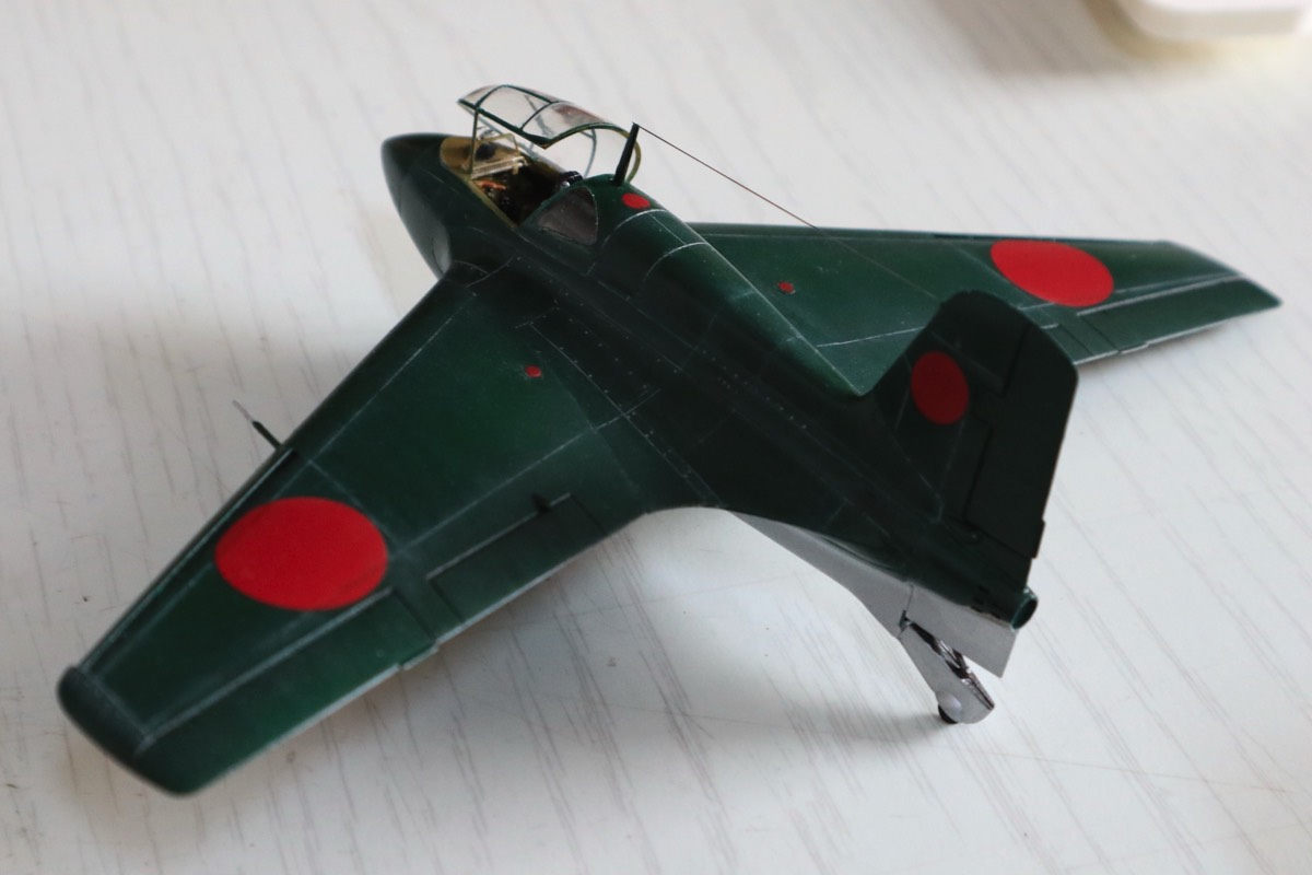 close-up J8M1